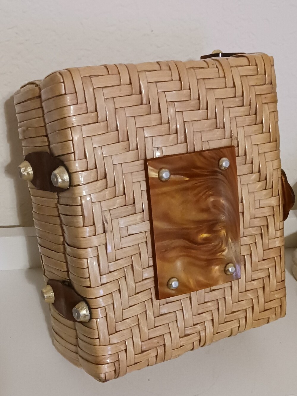 Lesco Lona Made In Hong Kong Vintage Woven Basket Style Purse w/ Lucite Accents - Picture 9 of 16